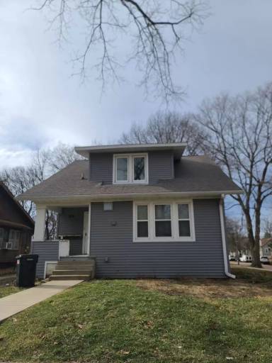 Main picture of 709 N Busey Ave