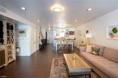 Main picture of 2035 NE 123rd St