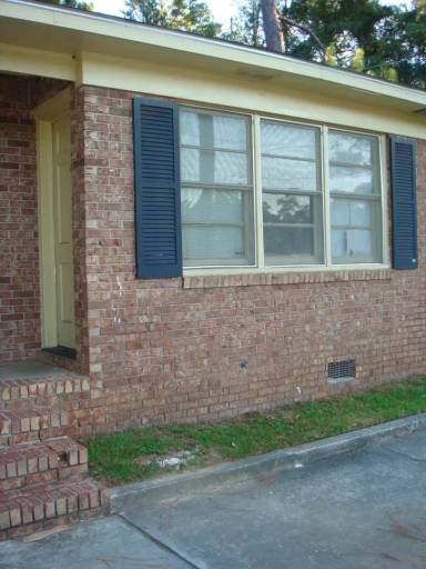 Main picture of 400 W College St