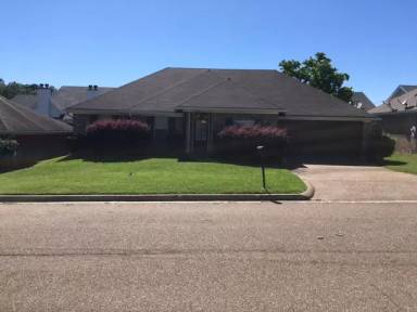 Main picture of 735 Hawthorn Green Dr