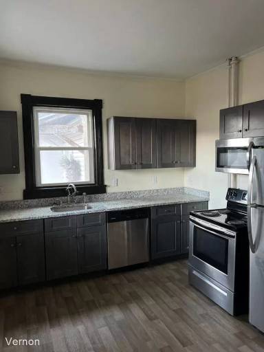 Main picture of 1324 1st Ave