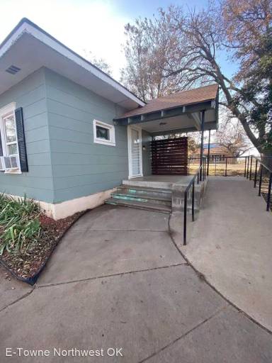 Main picture of 321 W Erwin Ave