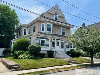 Main picture of 12 Eliot St