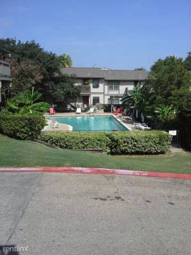 Main picture of Travis Oaks Condominiums