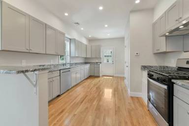 Main picture of 10 Benson St