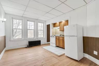 Main picture of 1440 W Howard St