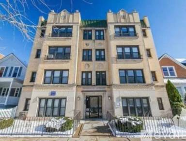 Main picture of 4737 N Hermitage Ave