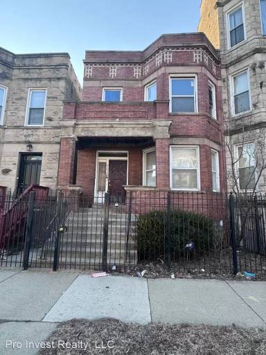 Main picture of 4356 S Wells St