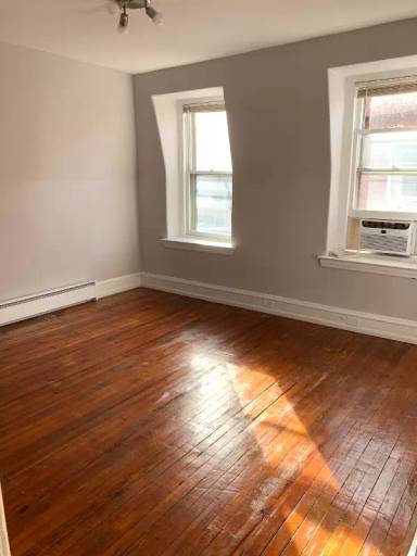 Main picture of 4518 Locust St