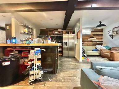 Main picture of 380 Crown St