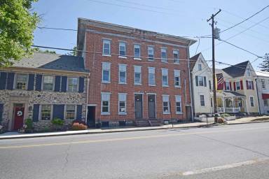Main picture of 301 Main St