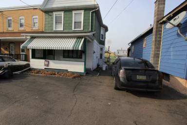 Main picture of 15 Little St