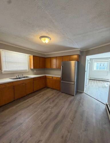Main picture of 85 Bridge St