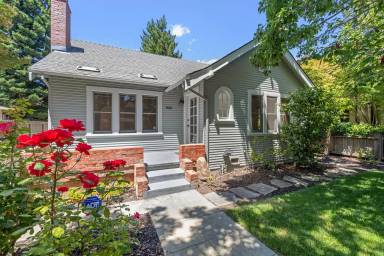 Main picture of 949 Addison Ave