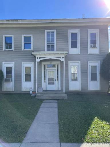 Main picture of 511 E College St