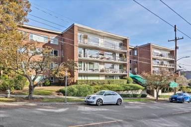 Main picture of 530 W Olympic Pl