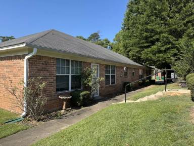 Main picture of 4843 N Park Rd