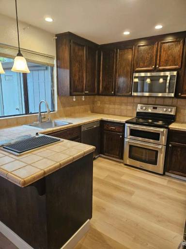Main picture of 6149 Joaquin Murieta Ave
