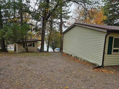 Main picture of 31468 Kings Point Rd