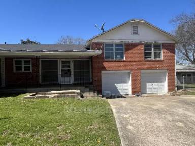 Main picture of 427 S Center St