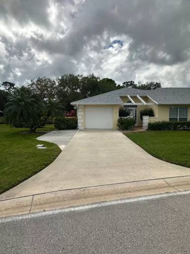 Main picture of 831 Lake Orchid Cir