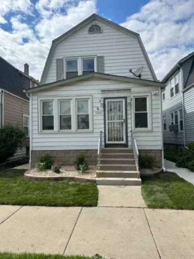 Main picture of 5204 N Ludlam Ave