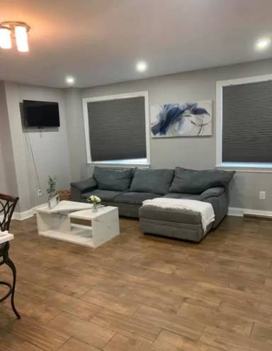 Main picture of 850 Bleecker St