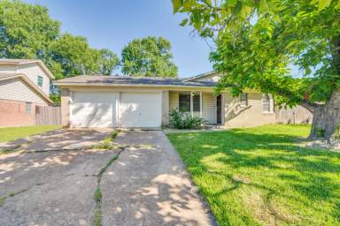 Main picture of 404 Valentine Ln