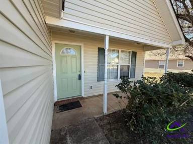 Main picture of 213 Strawbridge Ln