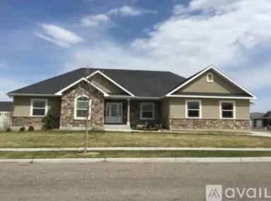 Main picture of 341 Stillwater Cir