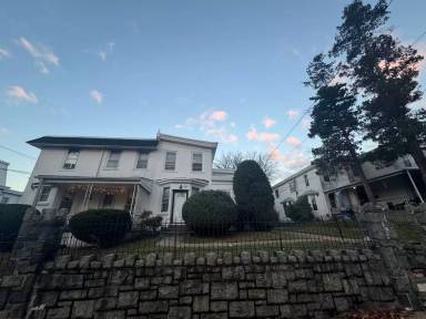 Main picture of 224 N 65th St