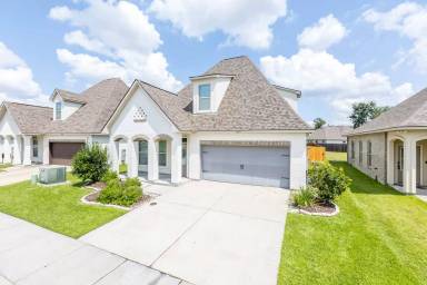 Main picture of 6211 Lake Edge Dr