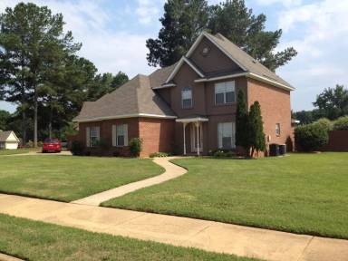 Main picture of 913 Silver Creek Cir
