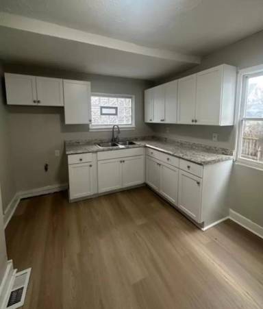 Main picture of 10730 Greenlawn Ave