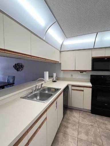 Main picture of 1050 N Atlantic Ave