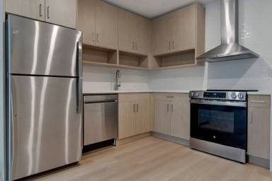 Main picture of 1024 Manhattan Ave