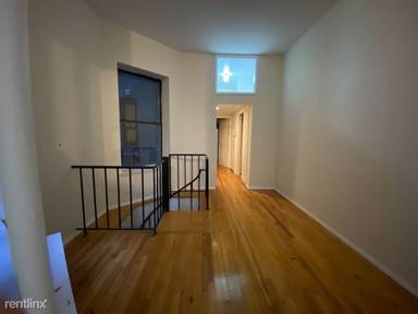 Main picture of 208 W 82nd St