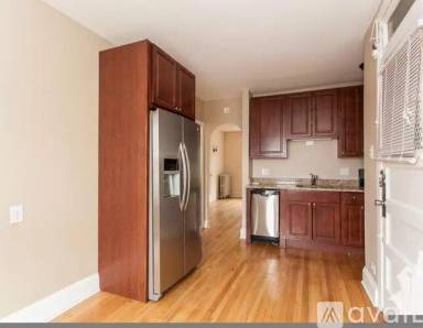 Main picture of 2100 W Ainslie St