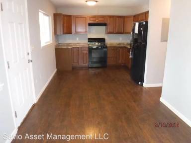 Main picture of 104 Lakeview Cir