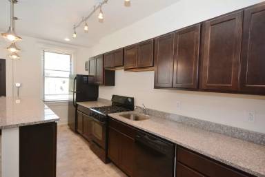 Main picture of 3385 Parkview Ave
