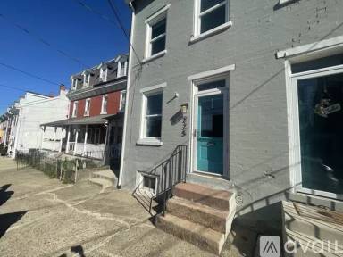 Main picture of 225 Hall St