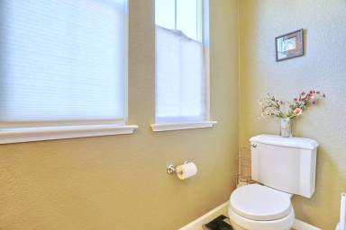Main picture of 440 Bedford Loop