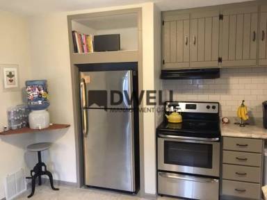 Main picture of 1610 4th St NE