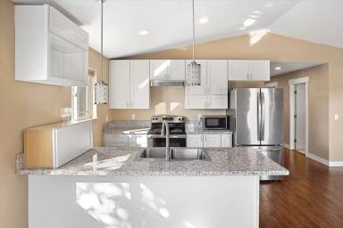 Main picture of 1427 W Maxwell Ave