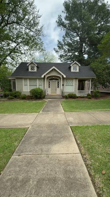 Main picture of 1338 N State St