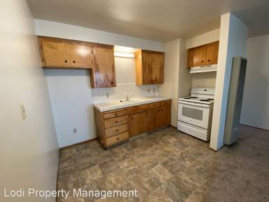 Main picture of 312 E Oak St