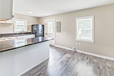 Main picture of 4579 Summit Bridge Rd
