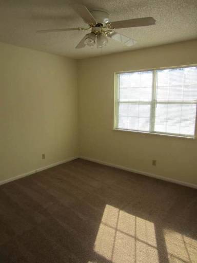 Main picture of 4 Wooddale Dr
