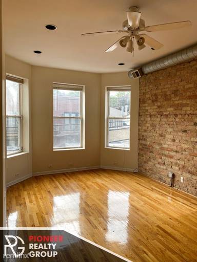 Main picture of 2450 N Southport Ave