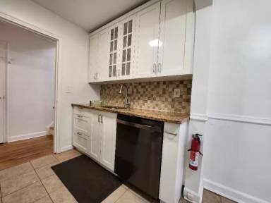 Main picture of 530 Broad Ave